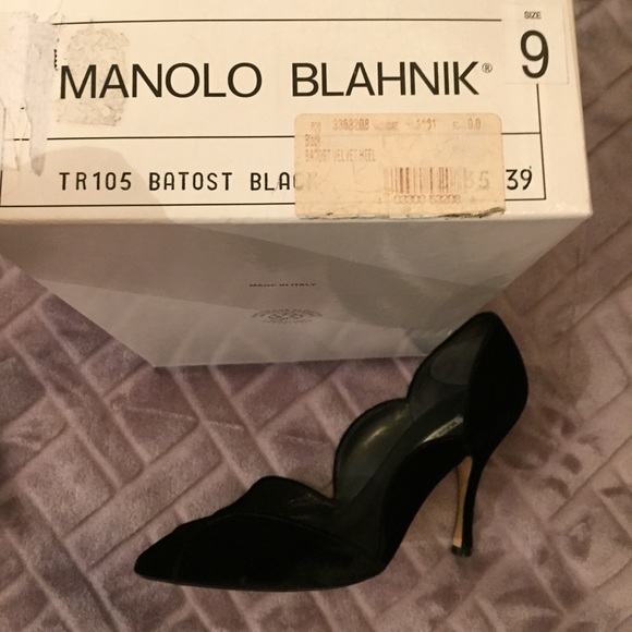 Sale pending.. Manolo Blahnik Batost Velvet Heels - Picture 6 of 7